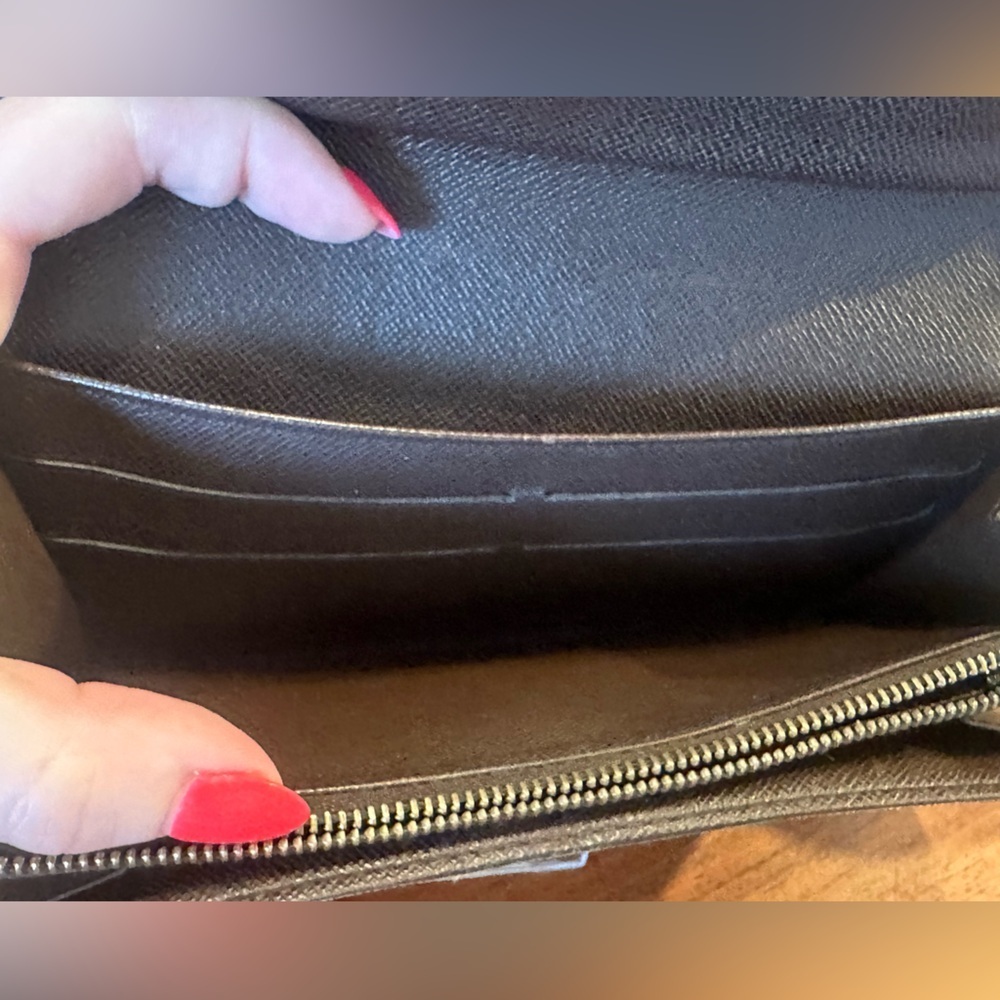 Authentic Louis Vuitton Damier Sarah Wallet - Picture 5 of 14